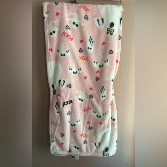 Betsey Johnson Pink Ghost Boo Halloween Throw Blanket 50 x 60"  NEW - Picture 5 of 5